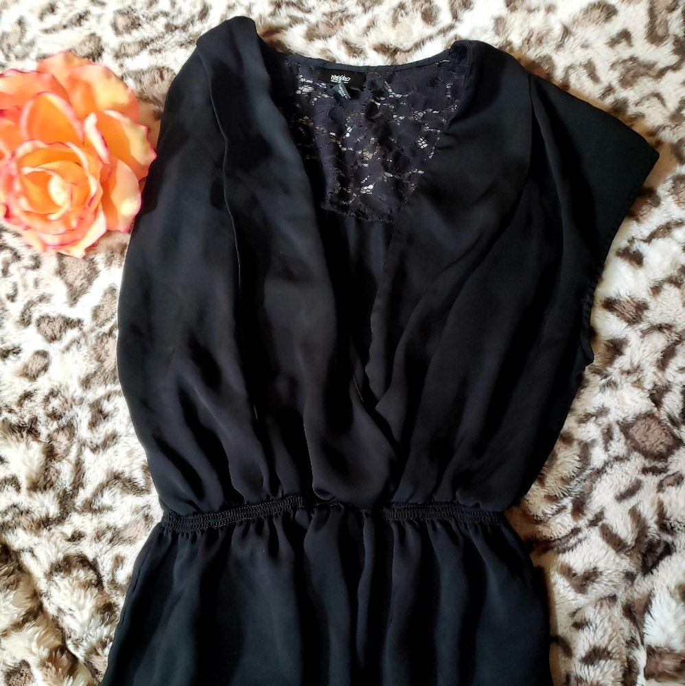 ADORABLE BLACK VNECK